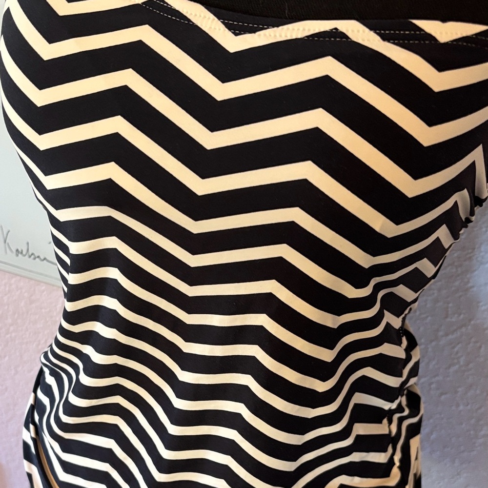 bathing suit top size medium - Picture 2 of 5